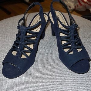 Life Stride Navy Heels size 6.5